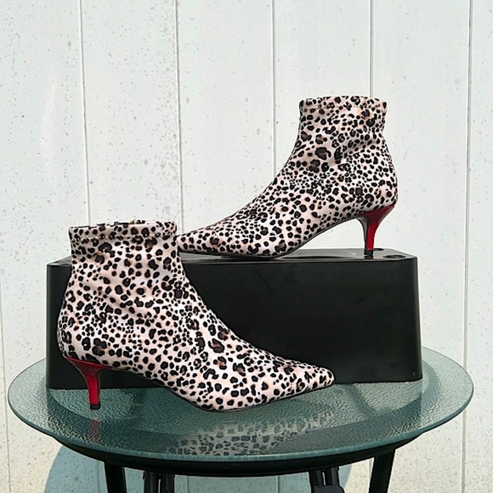 BETSEY JOHNSON ‘Verona’ Leopard Kitten Heel Booties